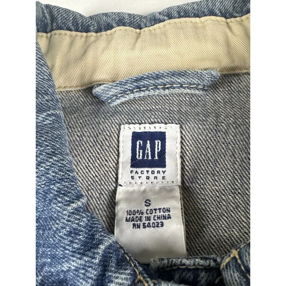 GAP Factory Store Women’s Small Blue Denim Jean Jacket Trucker Style - Picture 3 of 6